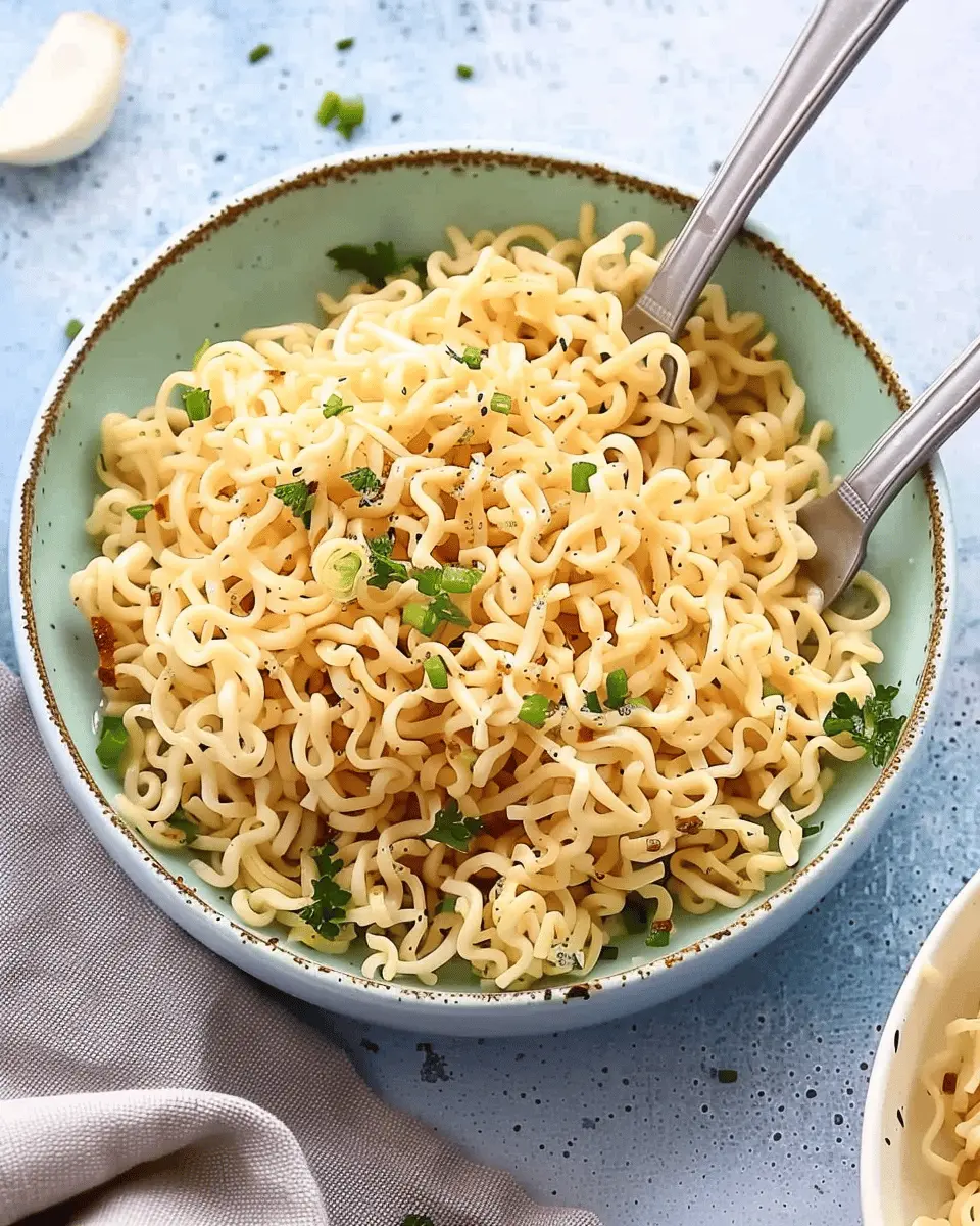 Garlic butter ramen noodles: easy indulgence with turkey bacon
