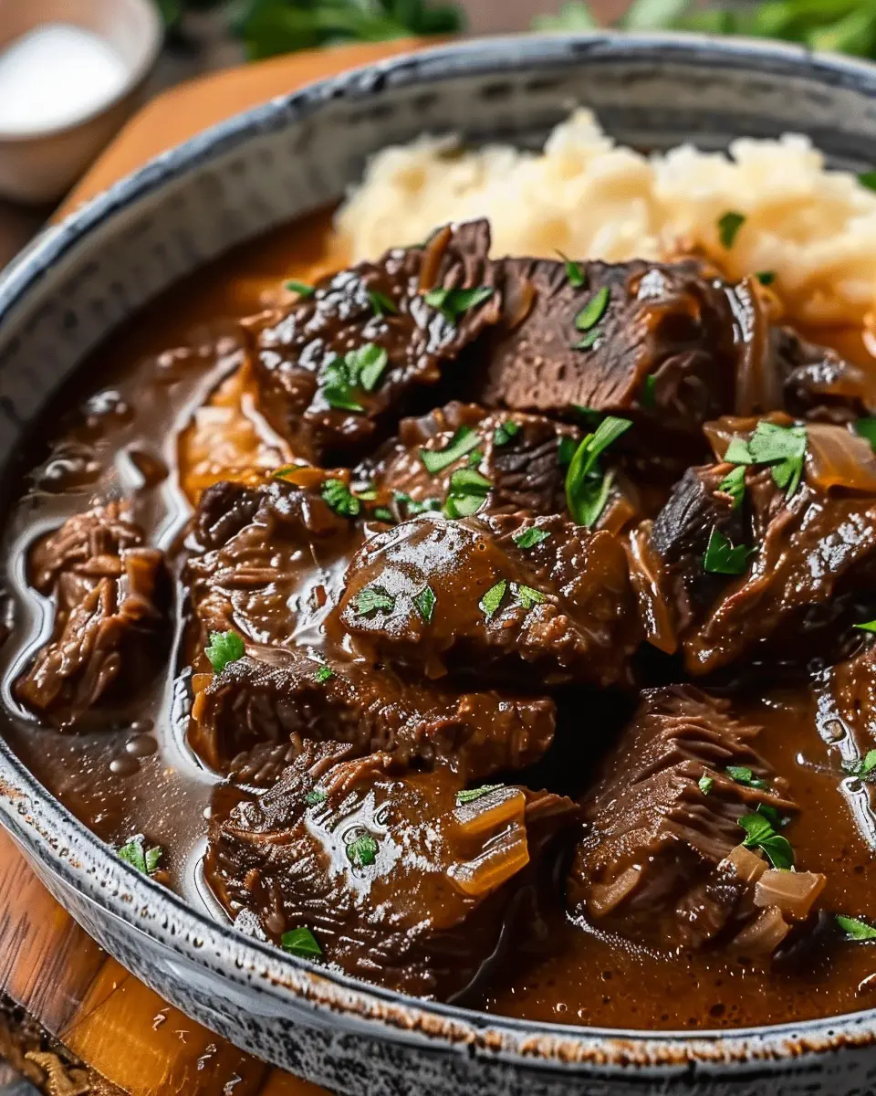 Slow Cooker Beef Manhattan: Easy Comfort Food for Cozy Nights